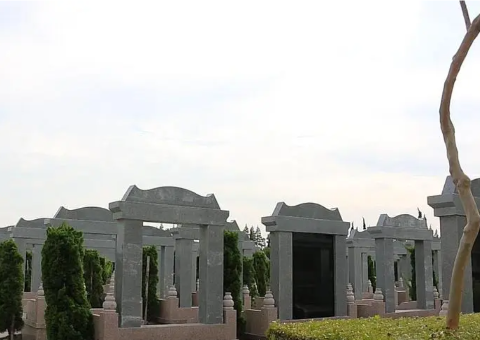 华亭息园的墓地是否提供个性化定制服务？